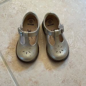 Footmates Baby Girl Mary Janes Gold Shoe size 5